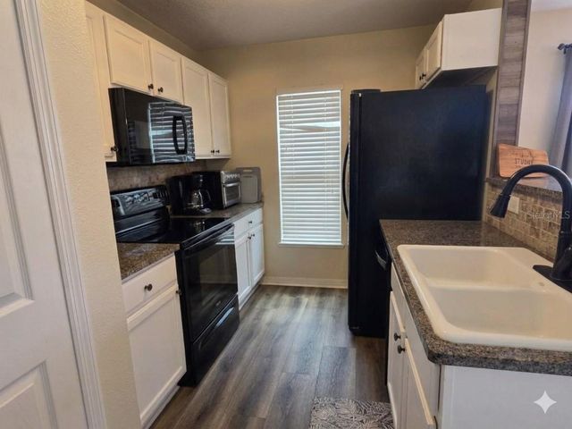 9863 ASHBURN LAKE DRIVE, Tampa, FL 33610