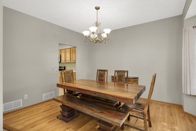 8924 Heatherton Ridge Drive, Savage, MN 55378