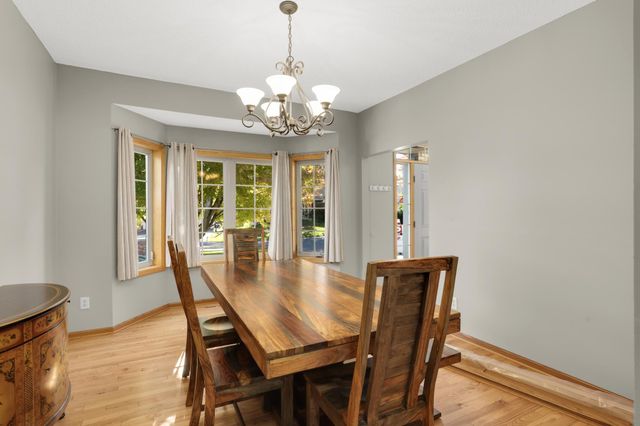 8924 Heatherton Ridge Drive, Savage, MN 55378