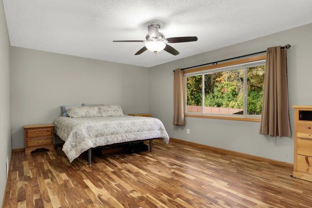 8924 Heatherton Ridge Drive, Savage, MN 55378