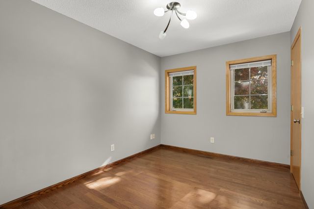 8924 Heatherton Ridge Drive, Savage, MN 55378