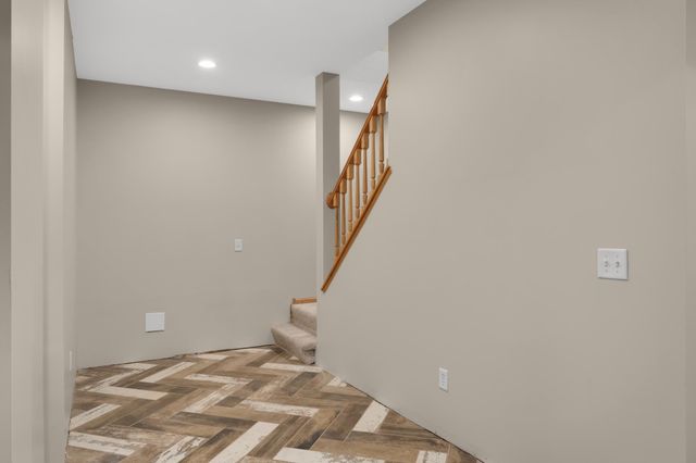 8924 Heatherton Ridge Drive, Savage, MN 55378
