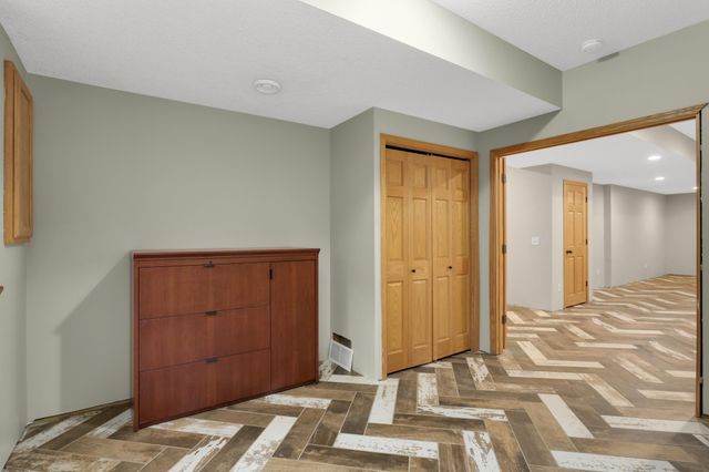 8924 Heatherton Ridge Drive, Savage, MN 55378