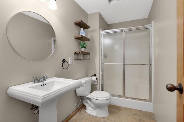 8924 Heatherton Ridge Drive, Savage, MN 55378