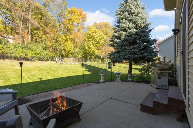 8924 Heatherton Ridge Drive, Savage, MN 55378