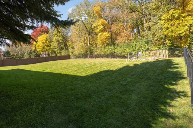 8924 Heatherton Ridge Drive, Savage, MN 55378