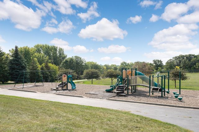 8924 Heatherton Ridge Drive, Savage, MN 55378