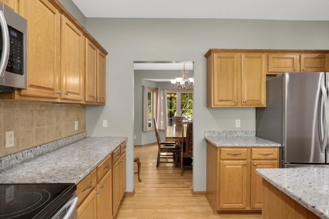 8924 Heatherton Ridge Drive, Savage, MN 55378