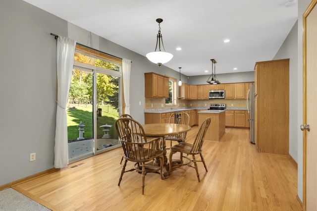 8924 Heatherton Ridge Drive, Savage, MN 55378