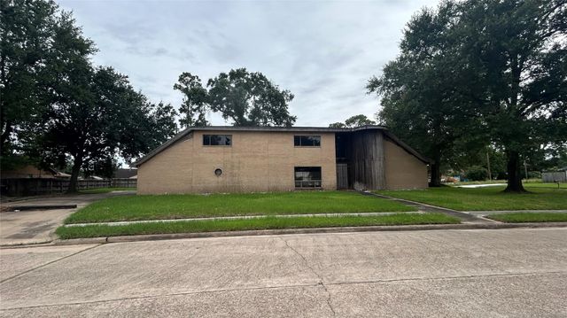 6706 Standing Oaks Street, Houston, TX 77050