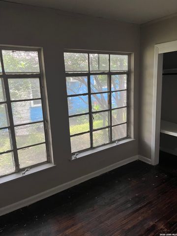 206 Avalon, San Antonio, TX 78213