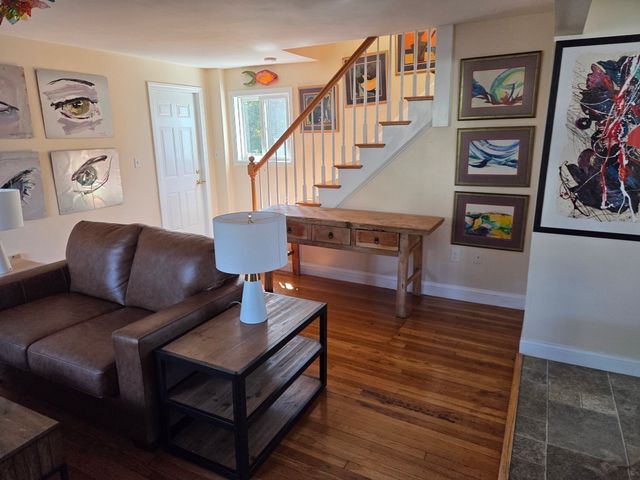 9 Harbor View Rd, Nahant, MA 01908