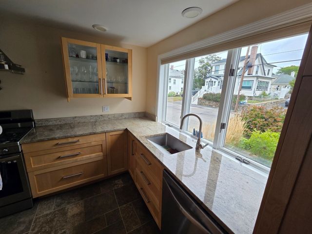9 Harbor View Rd, Nahant, MA 01908
