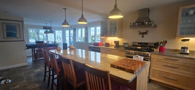 9 Harbor View Rd, Nahant, MA 01908