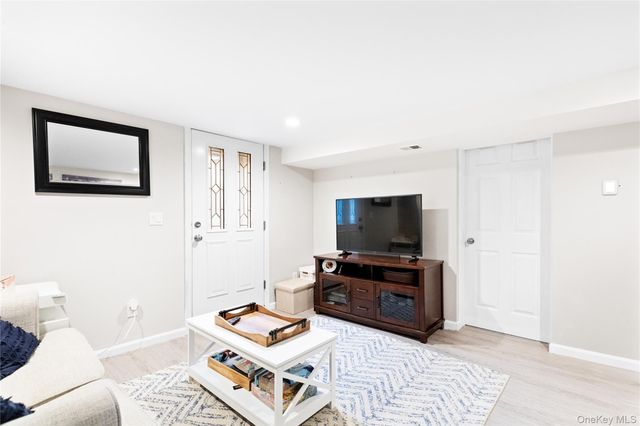 8 Wichard Drive, Oakdale, NY 11769