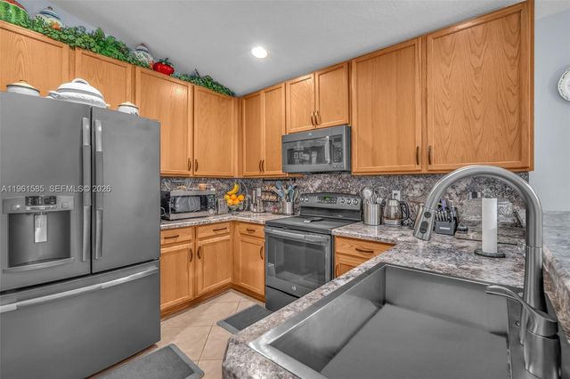 8046 Duomo Cir, Boynton Beach, FL 33472