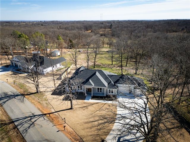 8460 Pleasant Valley Road, Decatur, AR 72734