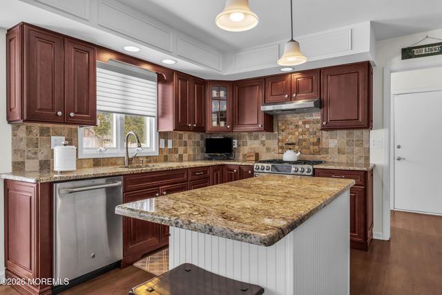 9 Johnny Court, Red Bank, NJ 07701