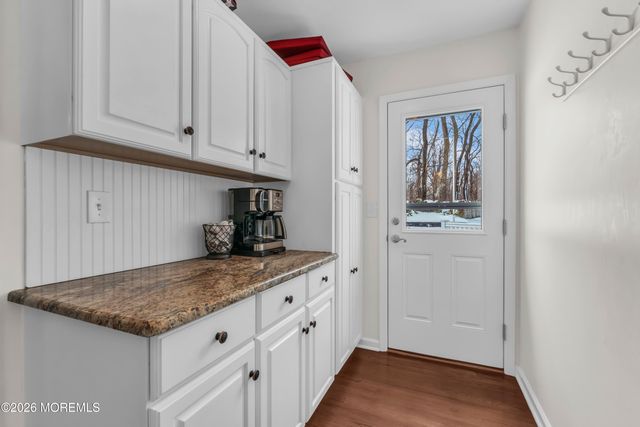 9 Johnny Court, Red Bank, NJ 07701