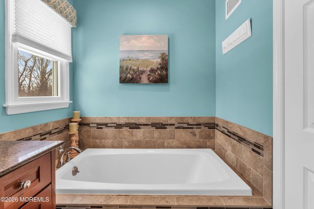 9 Johnny Court, Red Bank, NJ 07701