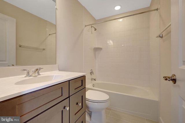 45369 DAVENO SQ, Sterling, VA 20164