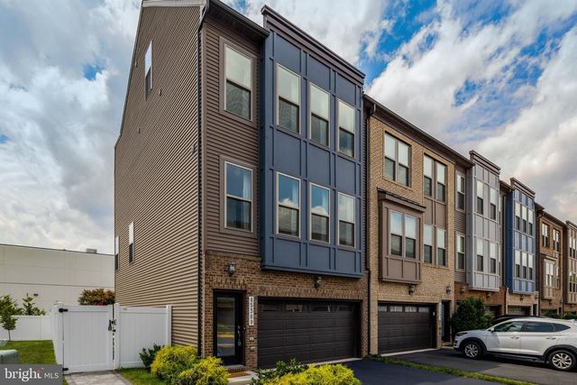 45369 DAVENO SQ, Sterling, VA 20164