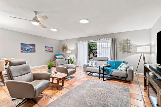 8564 N Candlewood Loop, Tucson, AZ 85704
