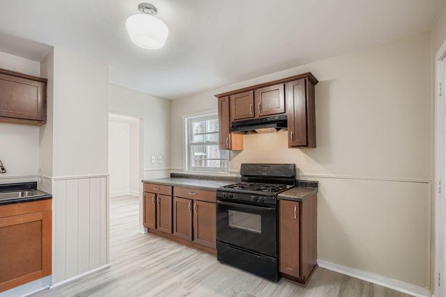 84 Isabel St Street W, Saint Paul, MN 55107