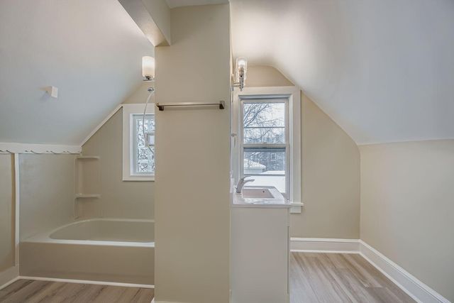 84 Isabel St Street W, Saint Paul, MN 55107