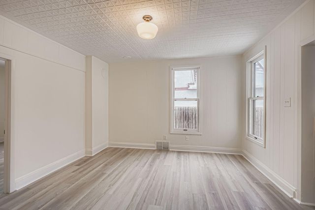 84 Isabel St Street W, Saint Paul, MN 55107