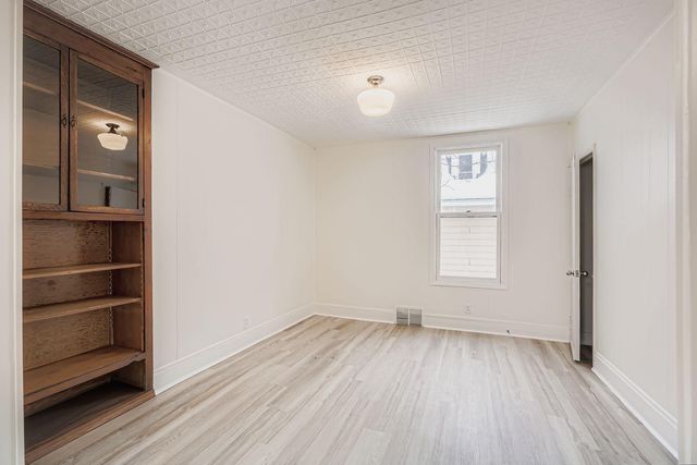 84 Isabel St Street W, Saint Paul, MN 55107