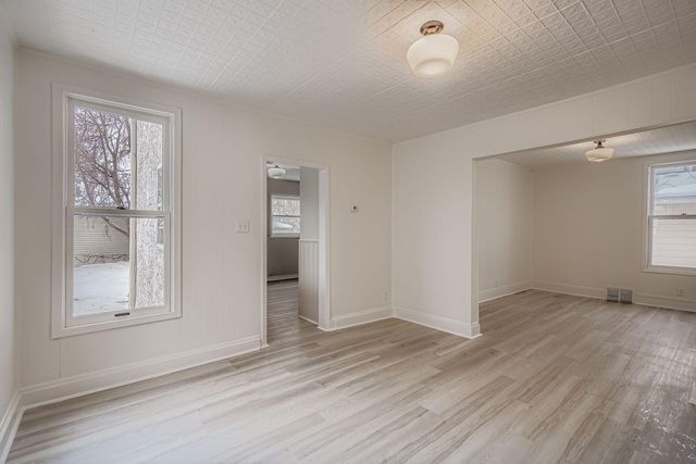 84 Isabel St Street W, Saint Paul, MN 55107