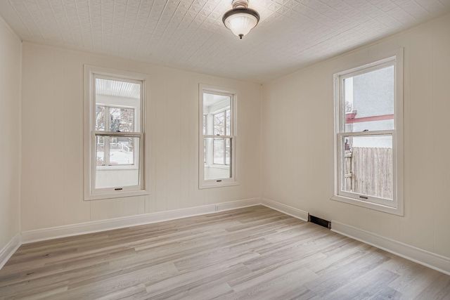 84 Isabel St Street W, Saint Paul, MN 55107