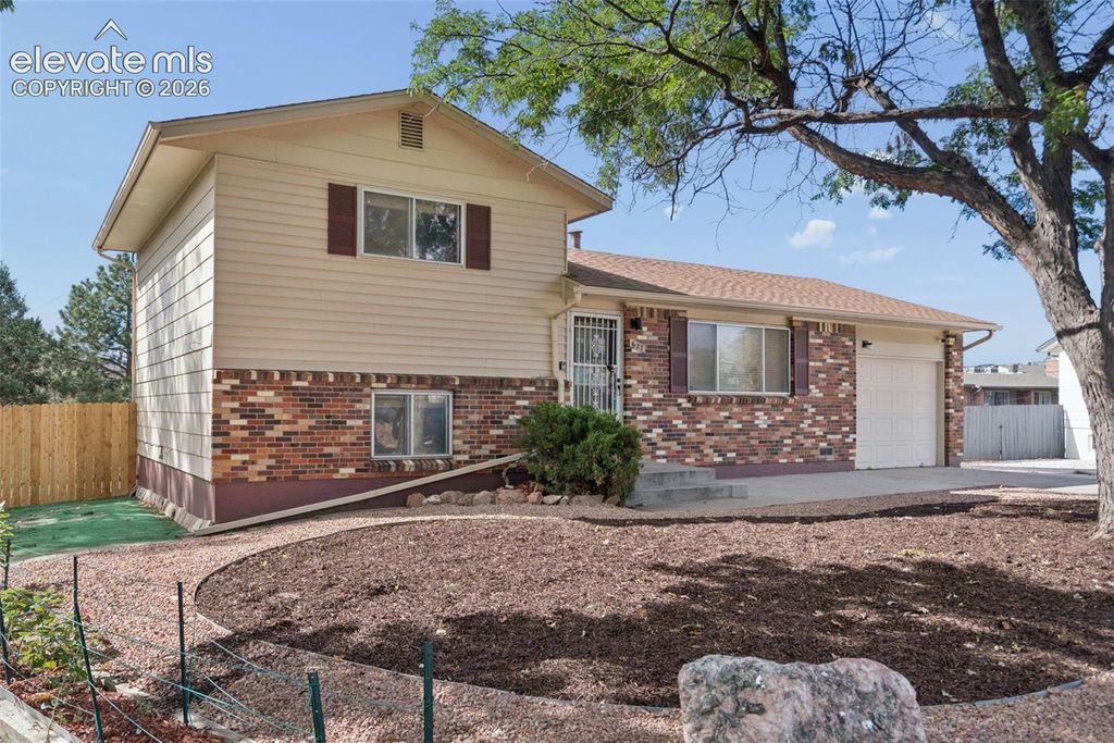 627 Lansing Drive, Colorado Springs, CO 80909 — photo 2