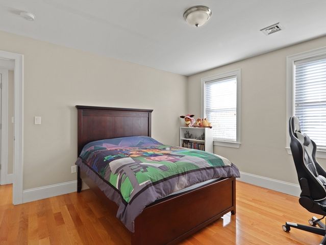 105-107 North St 105, Newton, MA 02460