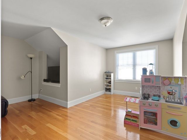 105-107 North St 105, Newton, MA 02460