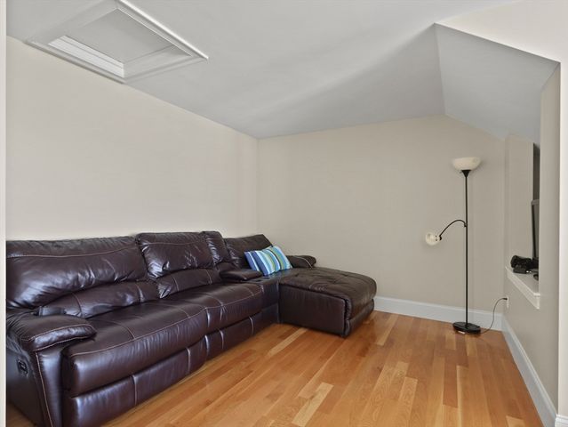 105-107 North St 105, Newton, MA 02460