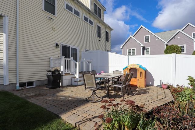 105-107 North St 105, Newton, MA 02460