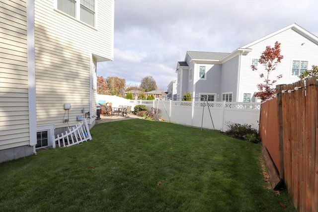 105-107 North St 105, Newton, MA 02460