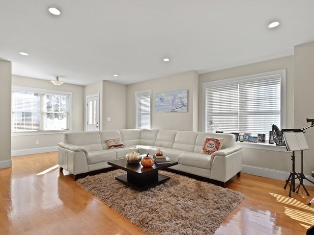 105-107 North St 105, Newton, MA 02460