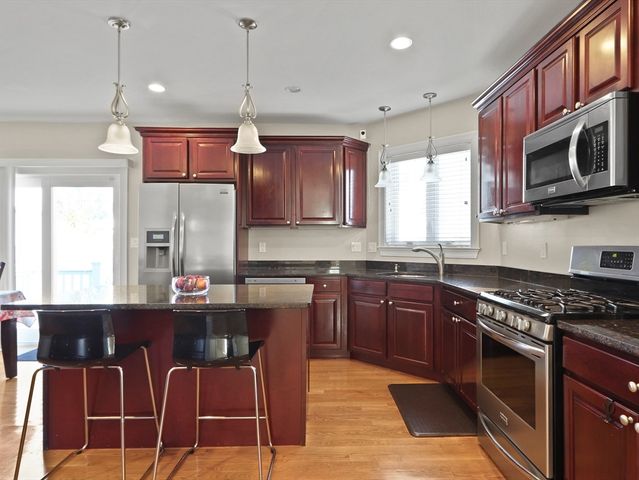 105-107 North St 105, Newton, MA 02460