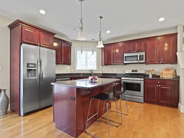 105-107 North St 105, Newton, MA 02460