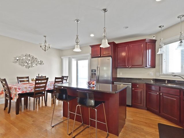 105-107 North St 105, Newton, MA 02460