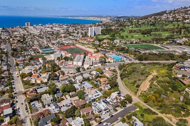 744 Bonair St, La Jolla, CA 92037