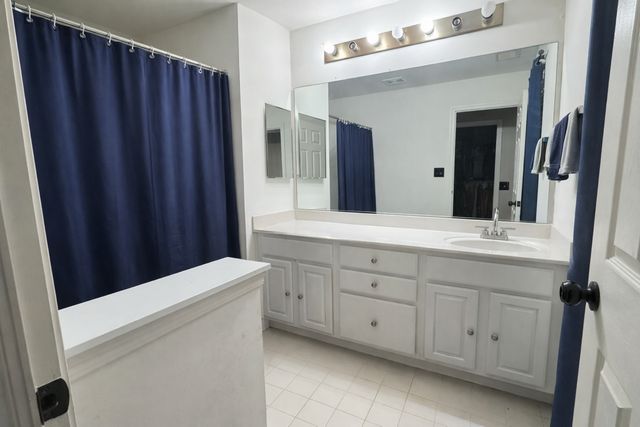 144 Hidden Pond Circle, Aurora, IL 60504