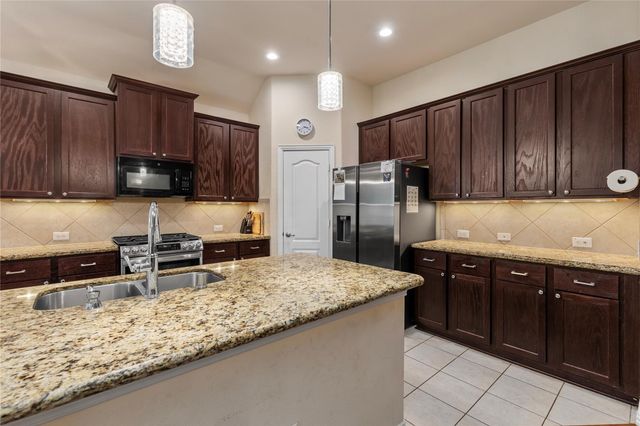 68 Hallmark Drive, Conroe, TX 77304