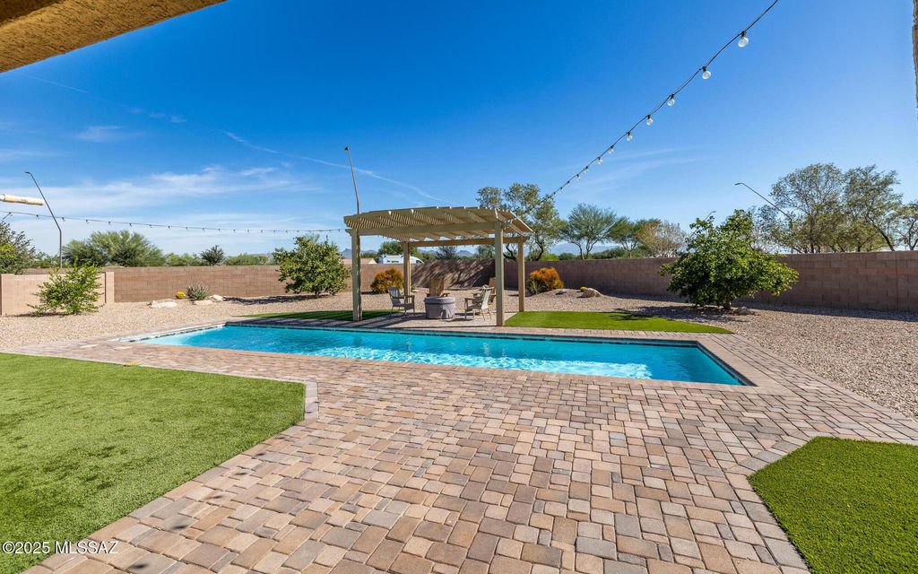 11496 W Boll Bloom Drive, Marana, AZ 85653