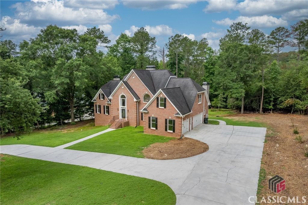 Image 4 of property listing at 50 Highlands Ridge Lane, Oxford, GA 30054