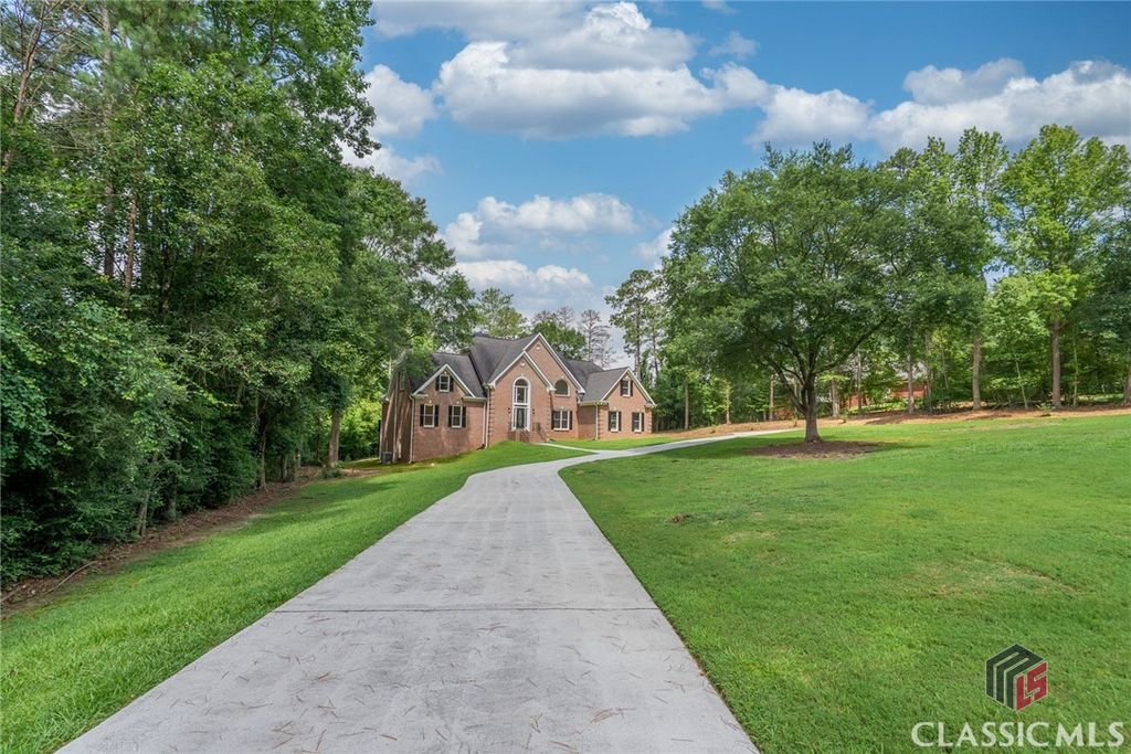 Image 8 of property listing at 50 Highlands Ridge Lane, Oxford, GA 30054