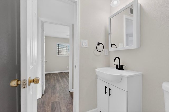 1920 Sanford Avenue SW, Albuquerque, NM 87105